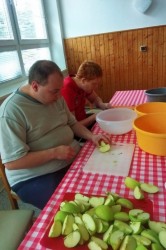 04_jablkovy_kolac.jpg||