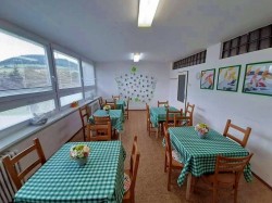 01_nov_jed_le_komunita.jpg||