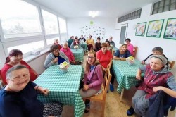 17_nov_jed_le_komunita.jpg||