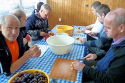 08_posedenie_pri_ovocnom_punci_pc.jpg||