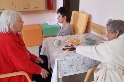 09___popoludnajsie_posedenie_pri_dobrej_kavicke_a_obcerstveni.jpg||