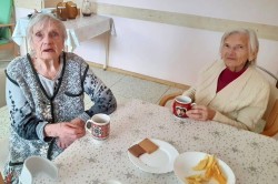 12___popoludnajsie_posedenie_pri_dobrej_kavicke_a_obcerstveni.jpg||