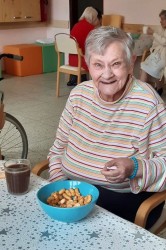 16___popoludnajsie_posedenie_pri_dobrej_kavicke_a_obcerstveni.jpg||