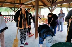 03___upratovanie_altanku_pc.jpg||