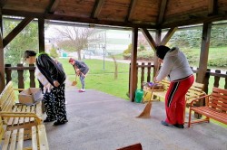 15___upratovanie_altanku_pc.jpg||