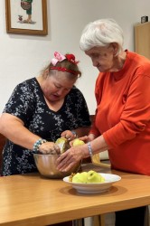 04_jablka_s_piskotami_pc.jpg||