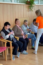 15_posedenie_pri_hudbe_pc.jpg||