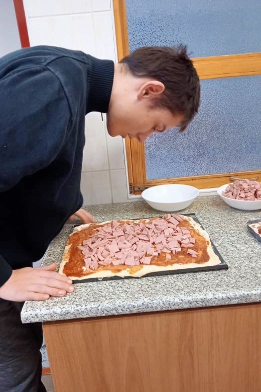 10_pizza_m_pc.jpg||
