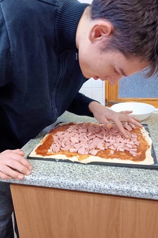 11_pizza_m_pc.jpg||