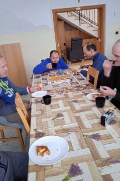 16_pizza_m_pc.jpg||