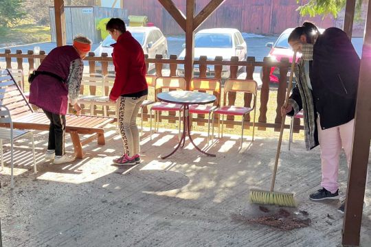 06_upratujeme_altanok_pc.jpg||