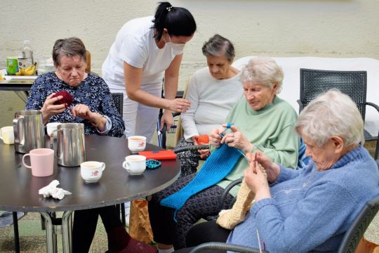02_dopoludnajsie_posedenie.jpg||