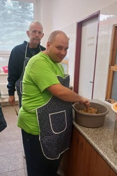 03_jablkovy_kolac.jpg||