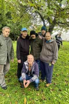 02_zber_orechov_pc.jpg||