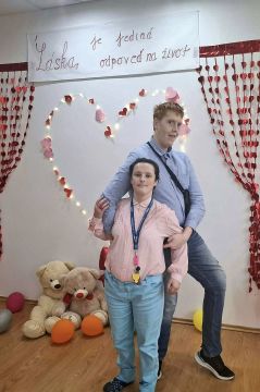 02_valent_n_pc.jpg||