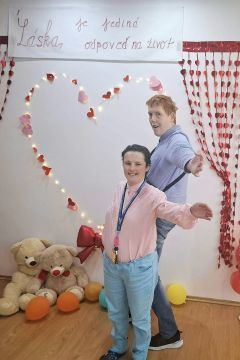 09_valent_n_pc.jpg||